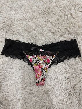 NWT VTG Y2K 2011 Victoria’s Secret  Satin Lace Trim Tanga Panty SMALL